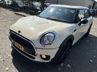 krockskadad bil auto Mini Clubman 1.5 One Salt Business 2018/6