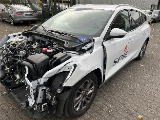 krockskadad bil auto Ford Focus Stationcar 1.0 EcoBoost Hybrid Titanium  ( nieuw prijs 38000,00 ) 2024/3