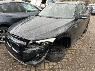 krockskadad bil auto BMW X1 SDrive 2.0i Automaat  Executive 2013/6
