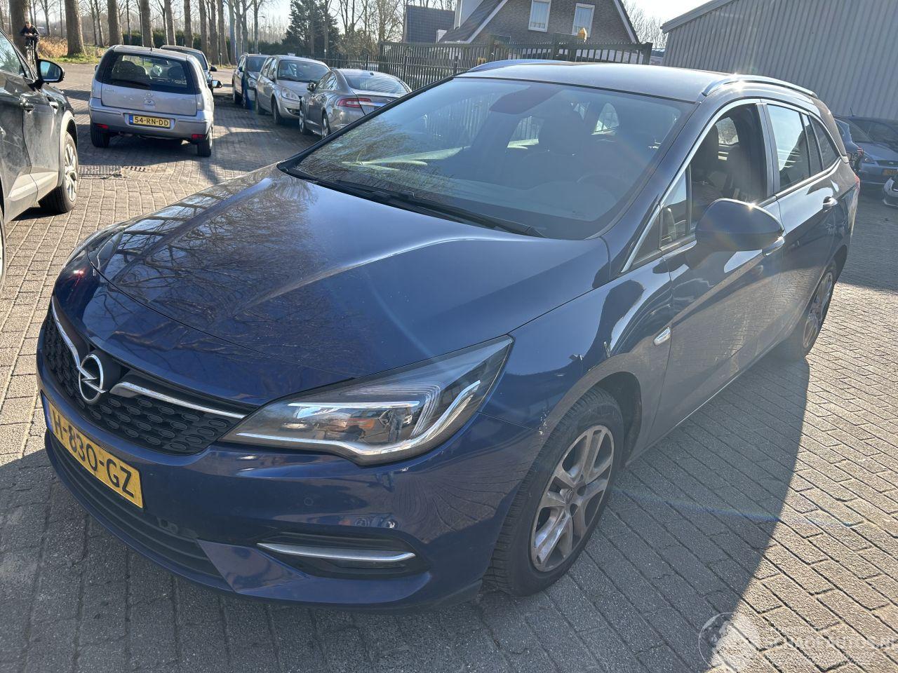 Opel Astra Sports Tourer 1.5 CDTI  Launch Edition   ( met motorschade )