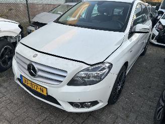 krockskadad bil auto Mercedes B-klasse 200   Ambition   Automaat 2012/3
