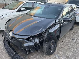 Avarii autoturisme Renault Clio 1.6 E-Tech Hybrid  Automaat 2022/2