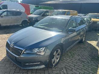 Damaged car Skoda Superb Stationcar 2.0 TDI  Automaat 2021/6