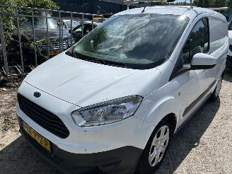 krockskadad bil bedrijf Ford Transit Courier Van 1.5 TDCI  Trend 2015/9