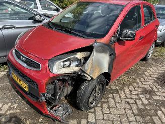 Schadeauto Kia Picanto 1.0 2015/8