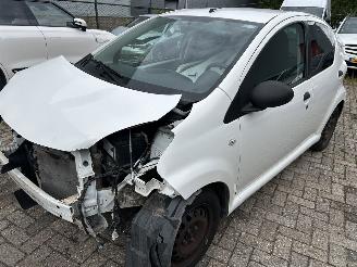 krockskadad bil auto Toyota Aygo 1.0 VVT-I Access  5 Drs 2014/5