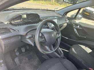 Peugeot 208 1.6 Blue HDI picture 14
