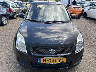 Suzuki Swift 1.3     5 Drs picture 2