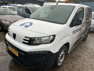 skadebil bedrijf Peugeot Partner 1.5 Blue HDI  100 S&S   ( 5579 Km ) 2024/8