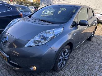 krockskadad bil auto Nissan Leaf Electric 30 kWh 2017/3