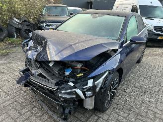 krockskadad bil auto Volkswagen Golf 1.4 e PHEV  Style Automaat  ( 5 Drs- Panoramadak ) 2020/12