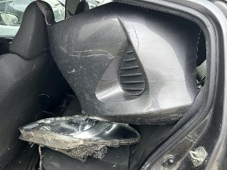 Toyota Yaris 1.5 Hybrid  Automaat picture 9