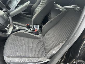 Peugeot 208 1.2 PureTech  Allure picture 10