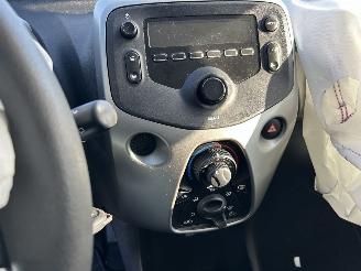 Peugeot 108 1.0 VTI  Blue Lion picture 8