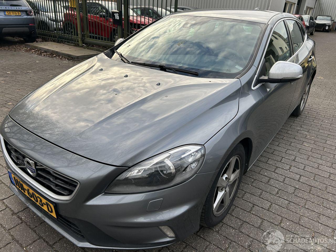 Volvo V-40 2.0  D2   R -Design