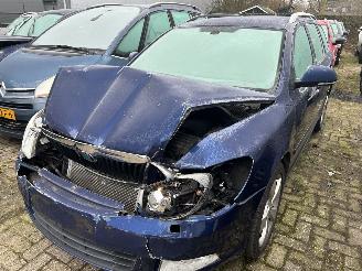 krockskadad bil auto Skoda Octavia Stationcar 1.2 2011/1