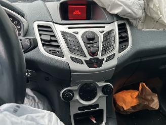 Ford Fiesta 1.25 Ghia picture 8