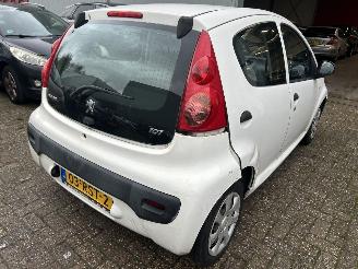 Peugeot 107 1.0-12V XR picture 4
