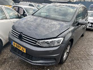 skadebil auto Volkswagen Touran 1.5 TSI  highline  7 Persoons 2019/5