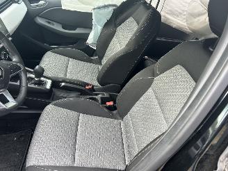 Renault Clio 1.6 E-Tech Hybrid  Automaat picture 8