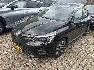 skadebil auto Renault Clio 1.6 E-Tech Hybrid  Automaat 2023/9