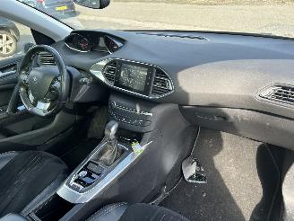 Peugeot 308 SW  1.2 E-THP  Automaat picture 14