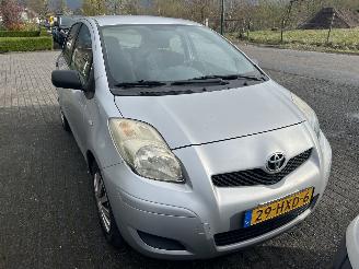 Toyota Yaris 1.3 picture 2