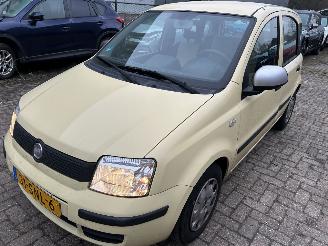 damaged passenger cars Fiat Panda 1.2 2011/10