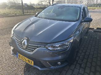 krockskadad bil auto Renault Mégane Stationcar 1.2 TCe 2021/12