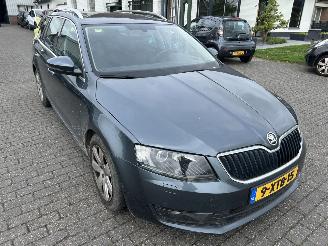Skoda Octavia Combi  1.6 TDI  Automaat Elegance Business (Panoramadak ) picture 3
