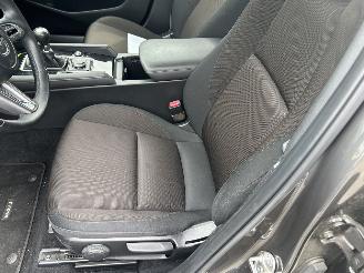 Mazda 3 2.0 SkyActive-G  Hybrid picture 8