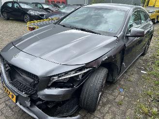 krockskadad bil auto Mercedes Cla-klasse Shooting Brake 180 D Business Sol AMG  Automaat 2017/6