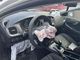 Volvo V-40 T2   2.0 Ltr picture 11