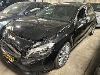 krockskadad bil auto Mercedes A-klasse 220 CDI  Automaat   ( Panoramadak ) 2016/12