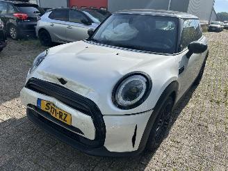 skadebil auto Mini Cooper Camden 1.5  Automaat 2023/3