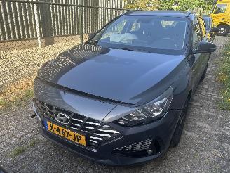 krockskadad bil auto Hyundai I-30 Stationcar 1.0 TGDI Hybrid Automaat Comfort 2023/12
