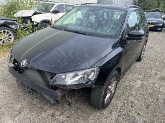 krockskadad bil auto Skoda Fabia Stationcar 1.0 TSI  Drive 2018/4