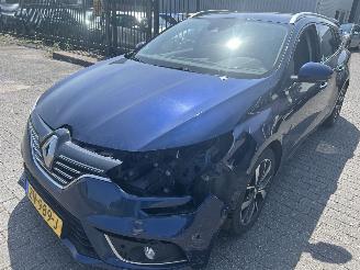 krockskadad bil auto Renault Mégane Stationcar 1.3 TCe  Bose 2019/6