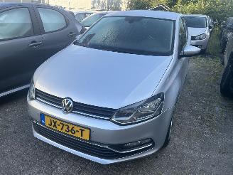 krockskadad bil auto Volkswagen Polo 1.2 TSI 2016/6