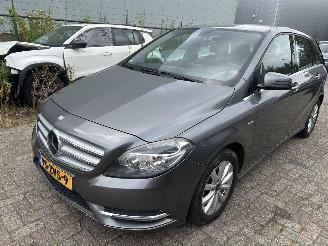 krockskadad bil auto Mercedes B-klasse 200 2011/12