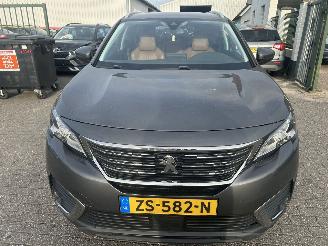 Peugeot 5008 1.2 PureTech  Executive picture 2