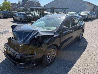 krockskadad bil auto Ford Focus Stationcar 1.0 Hybrid Ecoboost Titanium 2024/10