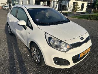 Kia Rio 1.2i  5 drs picture 3