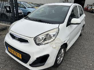 krockskadad bil auto Kia Picanto 1.0 CVVT  Super Pack 2012/1