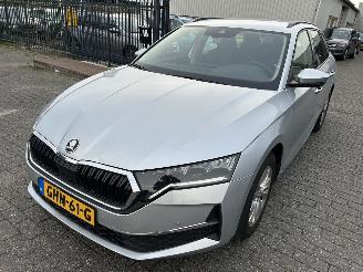 skadebil auto Skoda Octavia 1.5 TSI  Hybrid  Automaat Stationcar First Edition 2024/8