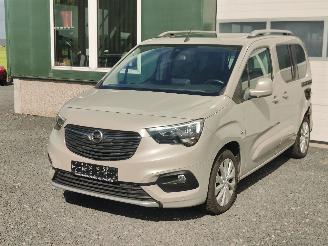 Schadeauto Opel Combo 1.2 Life Tour Clima Cruis Navi 2019/6