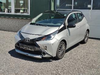 damaged passenger cars Toyota Aygo 1.0 VVT-i  X-Play Cruise 2015/2
