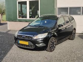 Vaurioauto  passenger cars Ford Focus 1.6 Trend Combi Airco 2009/7
