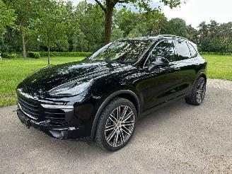damaged passenger cars Porsche Cayenne 3,0 Diesel Full options 2016/5