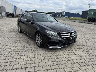 Mercedes E-klasse E300 BLEUTEC HYBRID AMG PAKKET LED NAVI picture 3